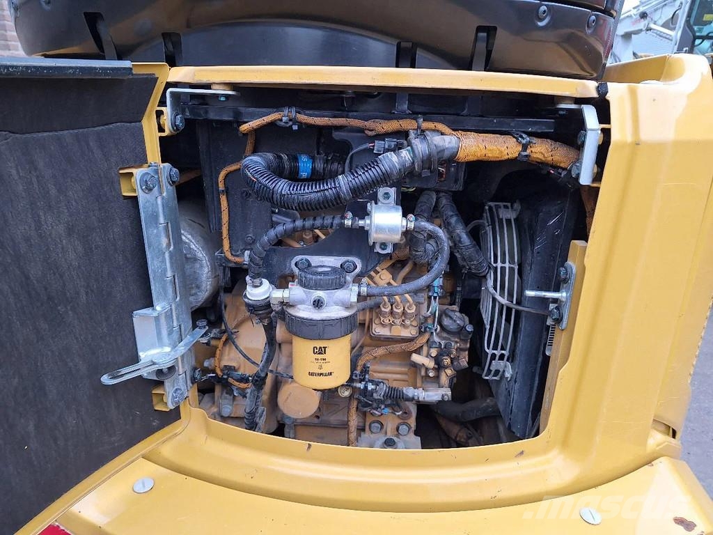 CAT 302.7 Minikoparki