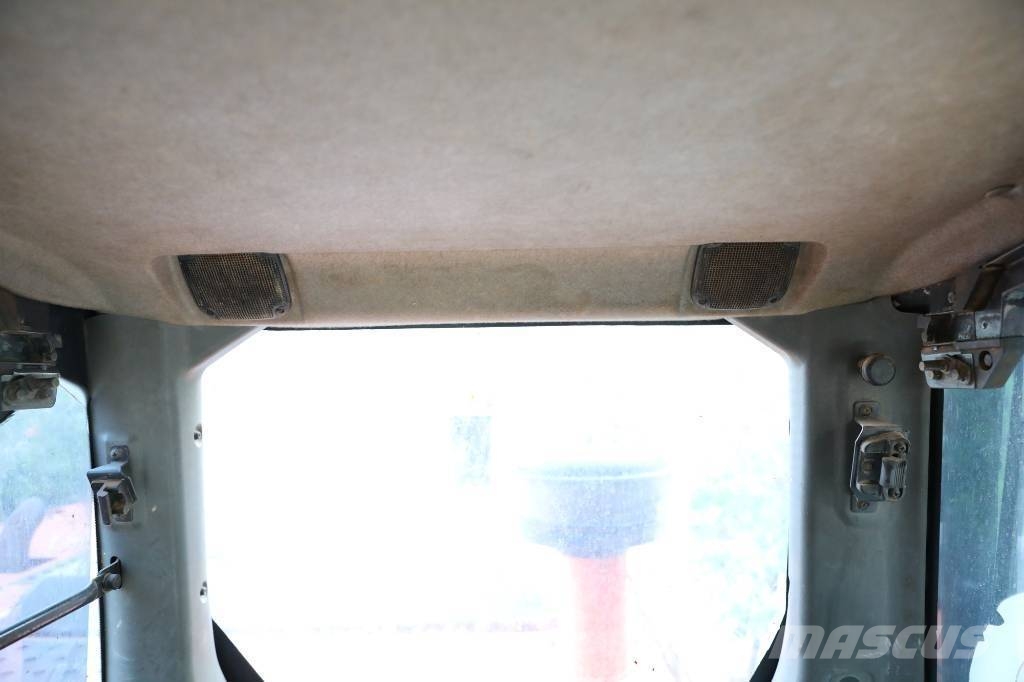 Hitachi ZX 210 LC-6 Bageri gusjeničari
