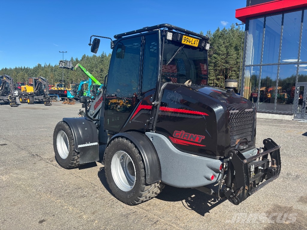 GiANT G5000 / Pienet tunnit, Stage V لوادر بعجل