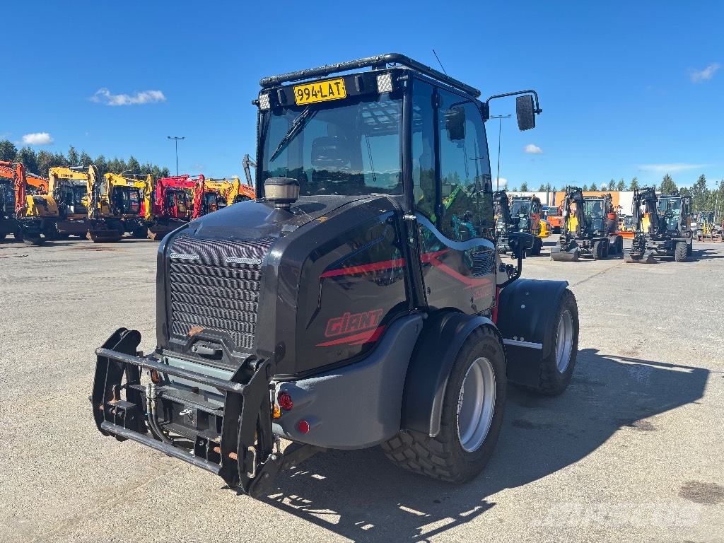 GiANT G5000 / Pienet tunnit, Stage V لوادر بعجل