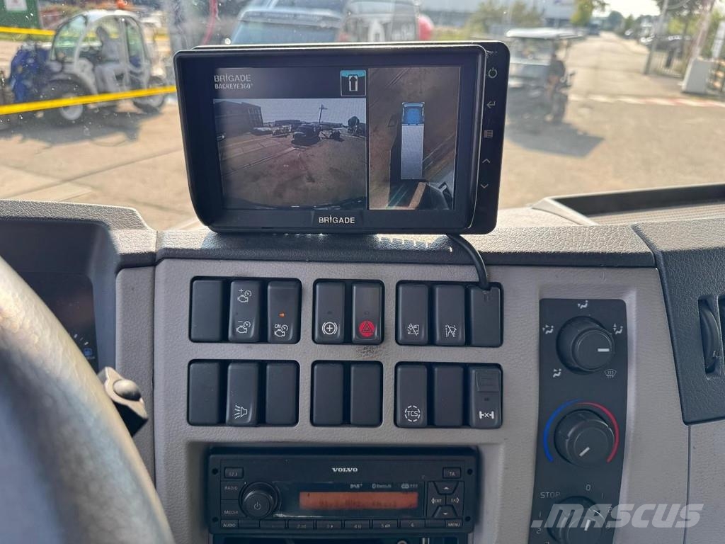 Volvo FL 250 GESLOTEN BAKWAGEN + KLEP Umpikorikuorma-autot