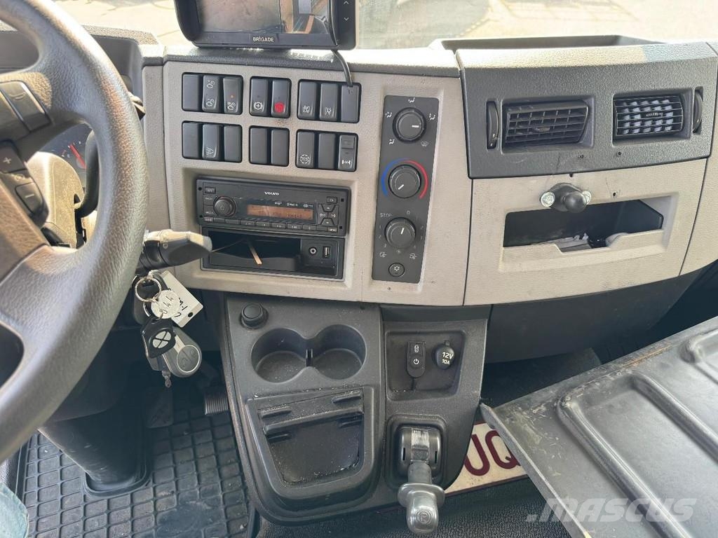 Volvo FL 250 GESLOTEN BAKWAGEN + KLEP Umpikorikuorma-autot
