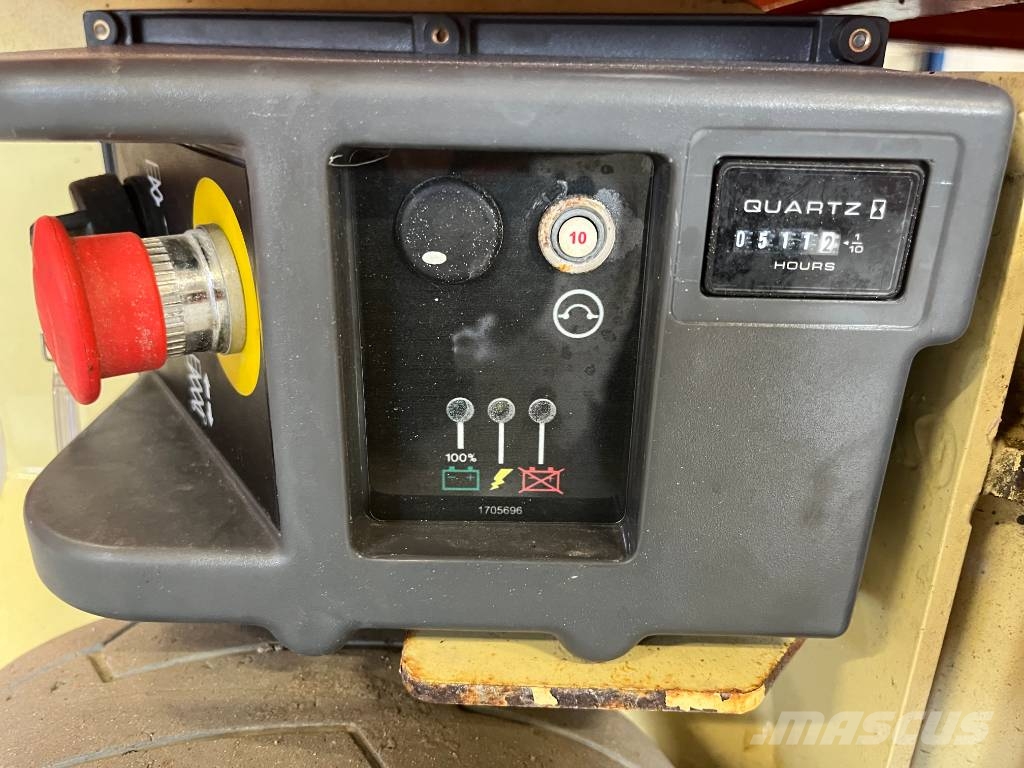 JLG 1230 ES Vertikalne radne podizne platforme