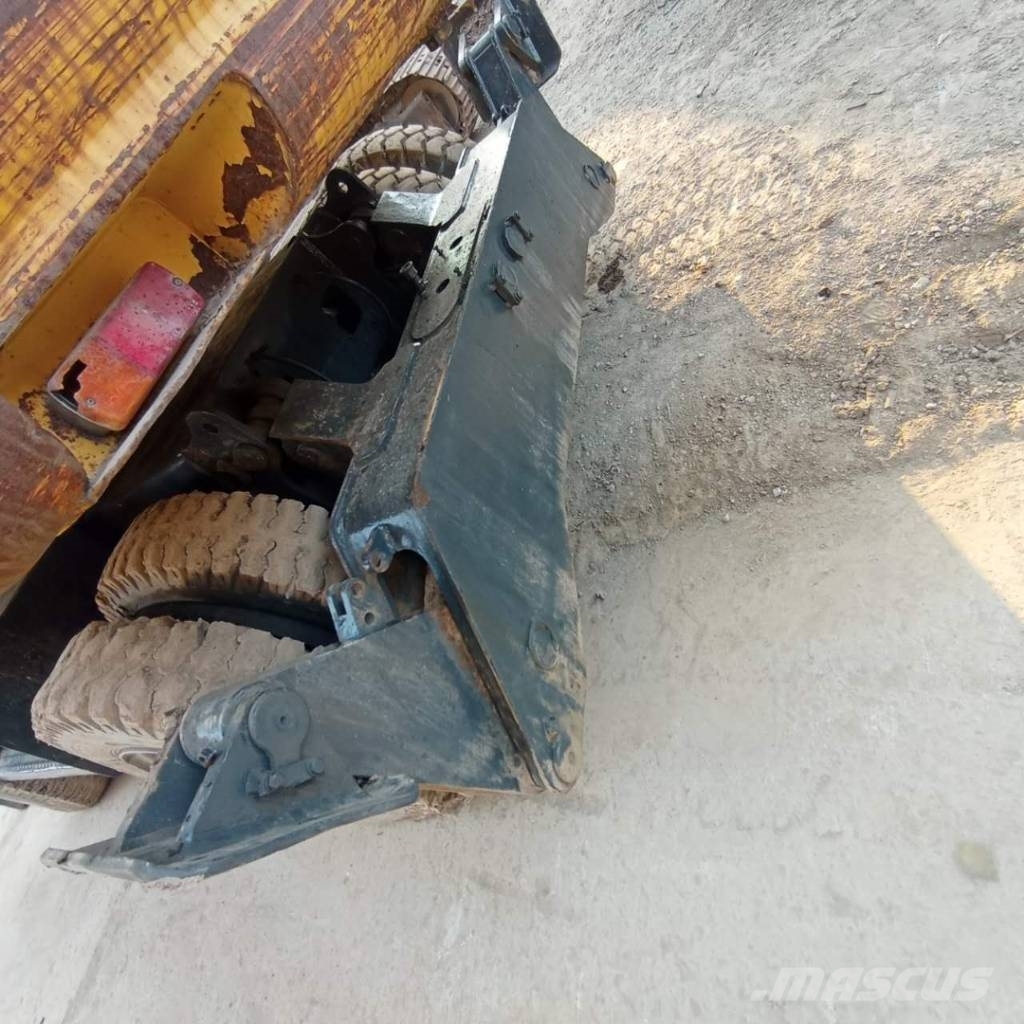 Komatsu PC150W-6 حفارات بعجل