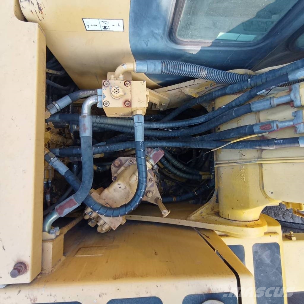 Komatsu PC150W-6 حفارات بعجل