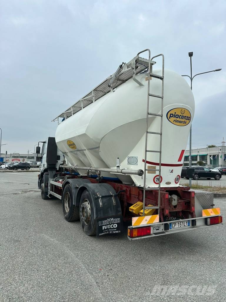 Iveco STRALIS 350 CON CISTERNA TRASPORTO GRANULATI Trekkers