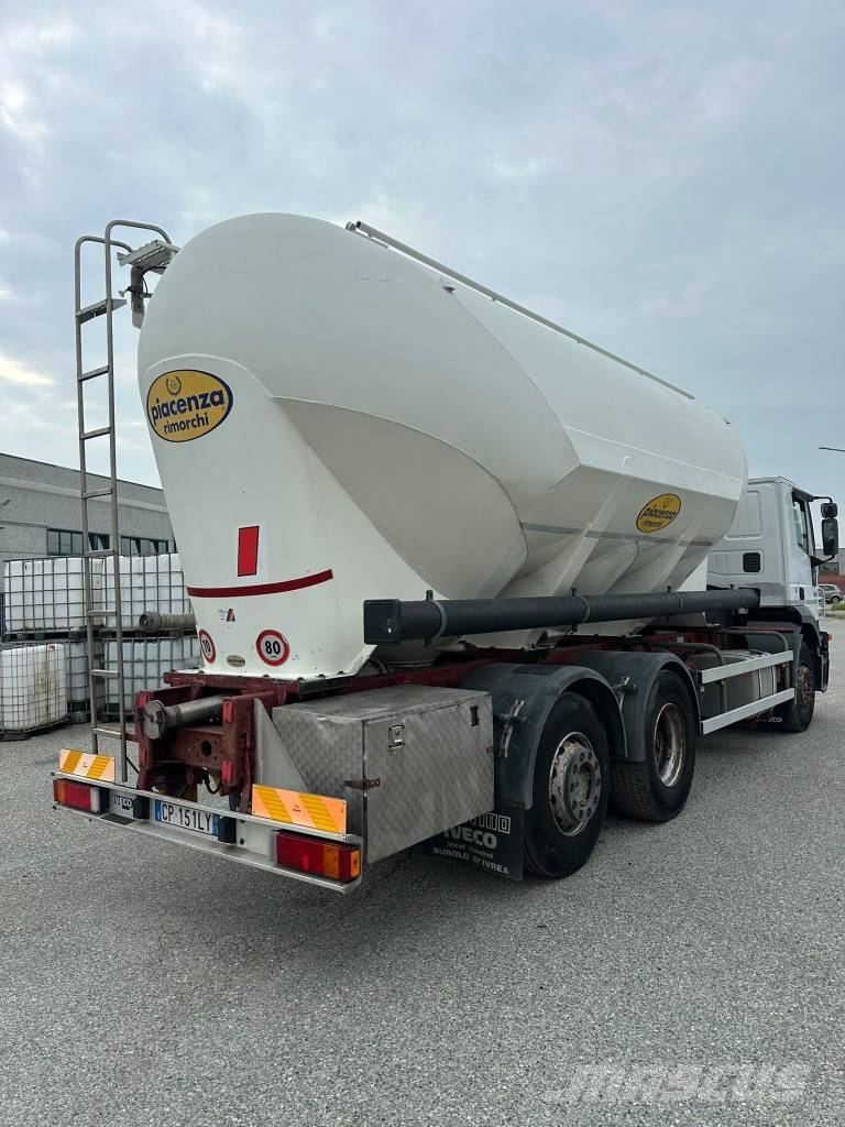 Iveco STRALIS 350 CON CISTERNA TRASPORTO GRANULATI Trekkers