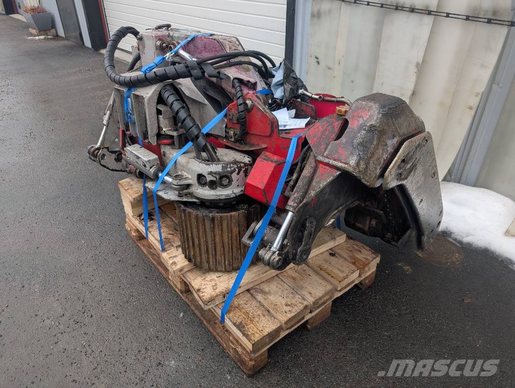 Log Max 5000 D Harvester heads