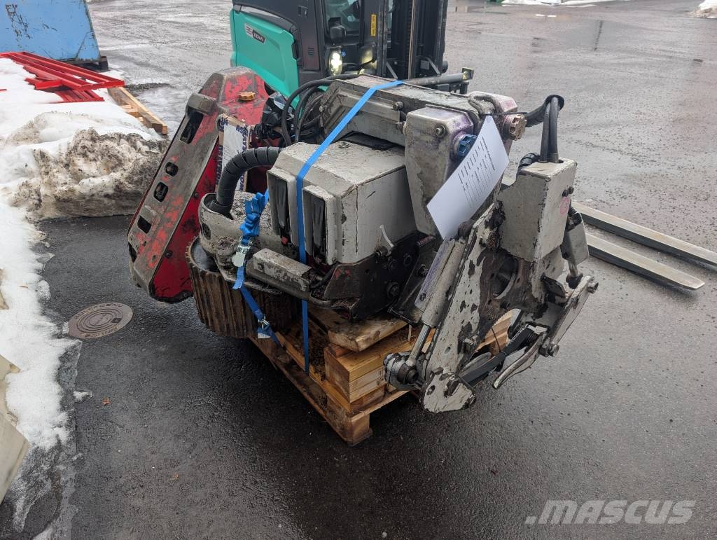 Log Max 5000 D Harvester heads