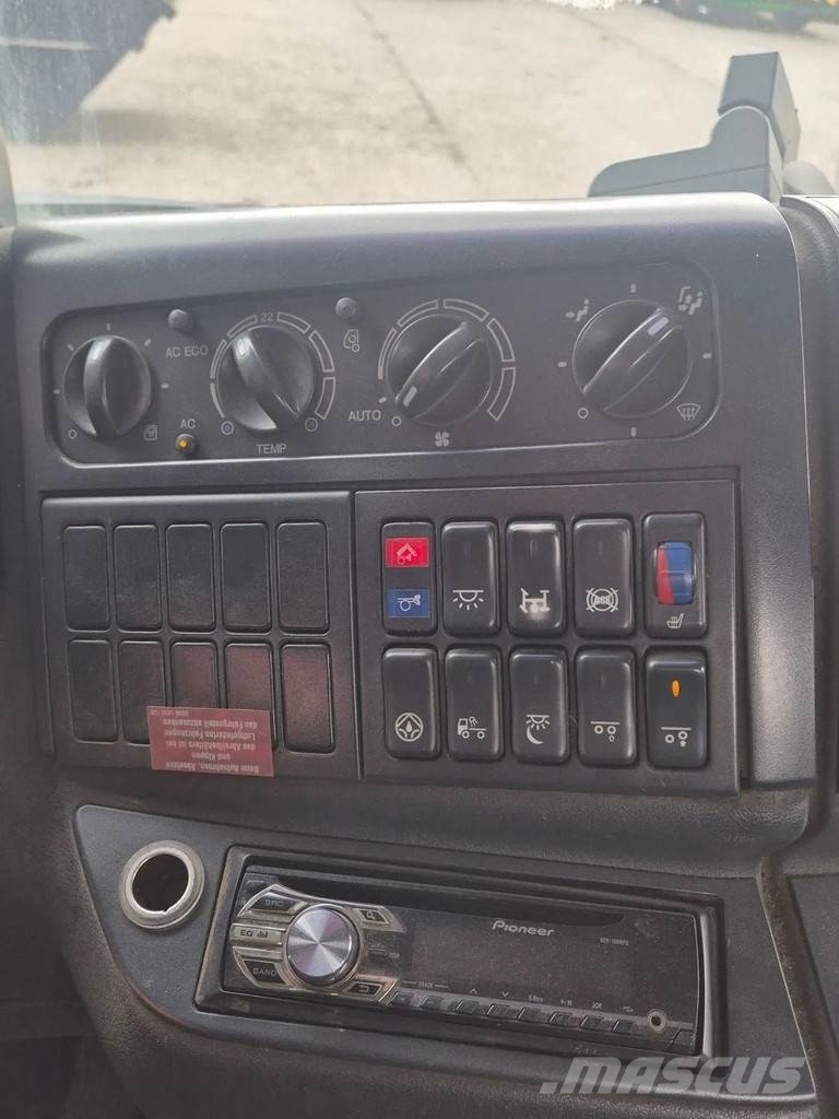 MAN 26 430 Rol kiper kamioni s kukama za dizanje