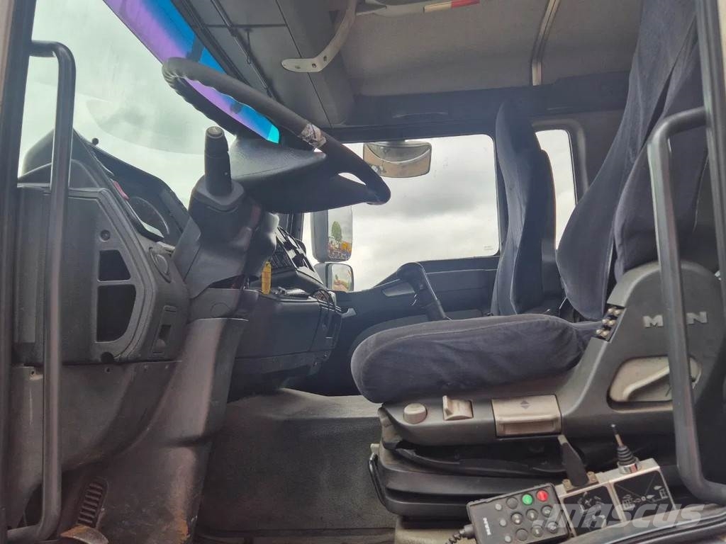 MAN 26 430 Rol kiper kamioni s kukama za dizanje