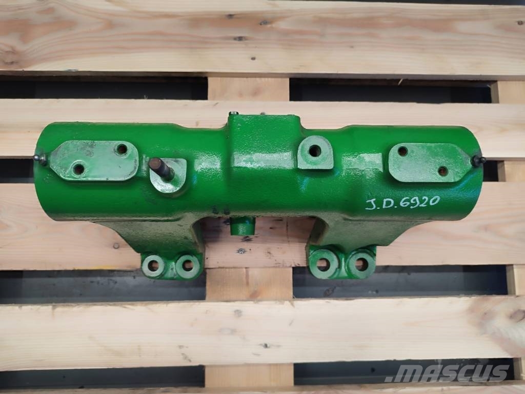 John Deere Bracket L155523 John Deere 6920 Шасі