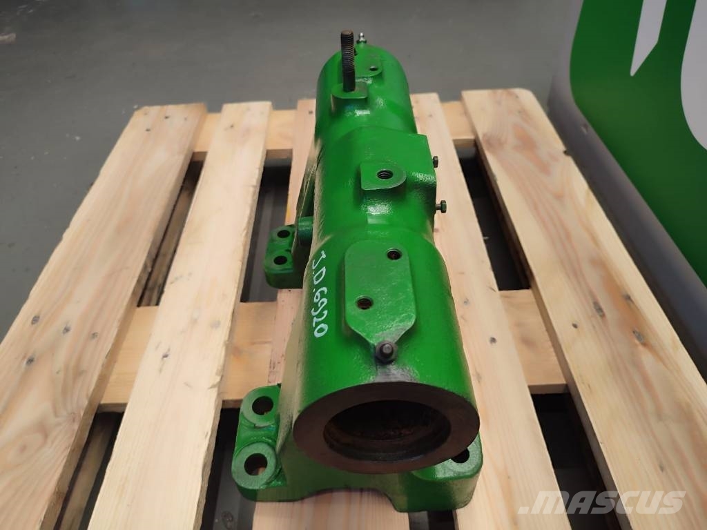 John Deere Bracket L155523 John Deere 6920 Шасі