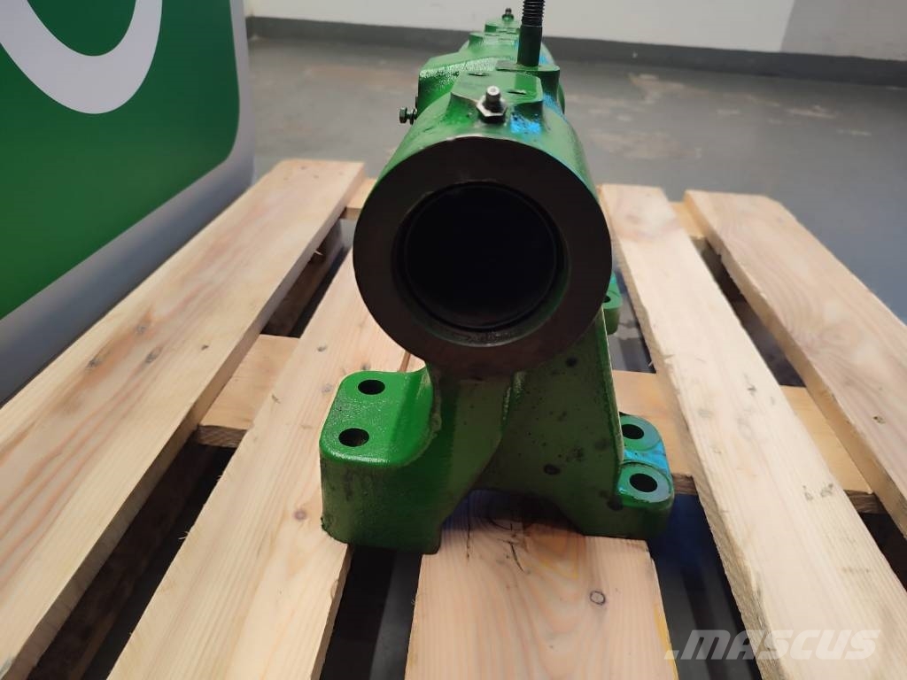 John Deere Bracket L155523 John Deere 6920 Шасі