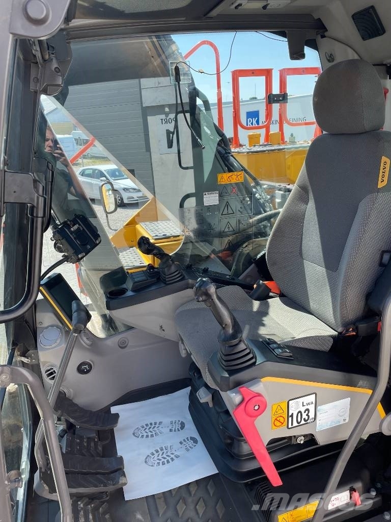 Volvo EC 250 E Bandgrävare