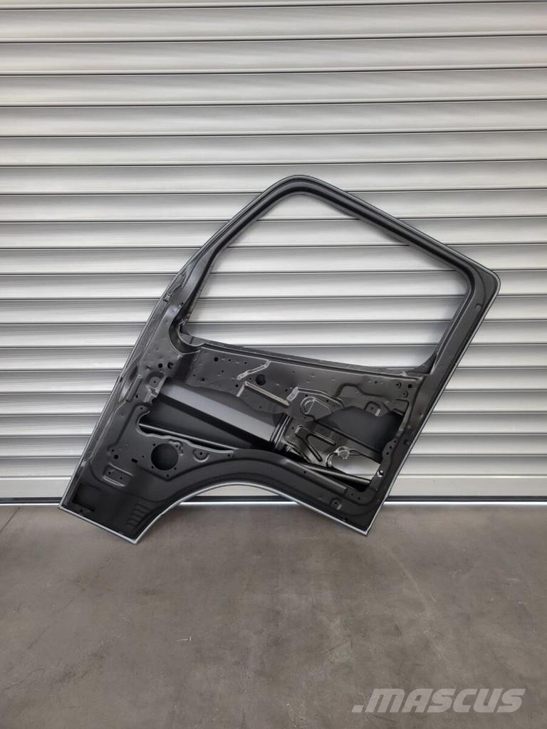 Mitsubishi Fuso " S " RH SIDE 2014 - 2021 Other components