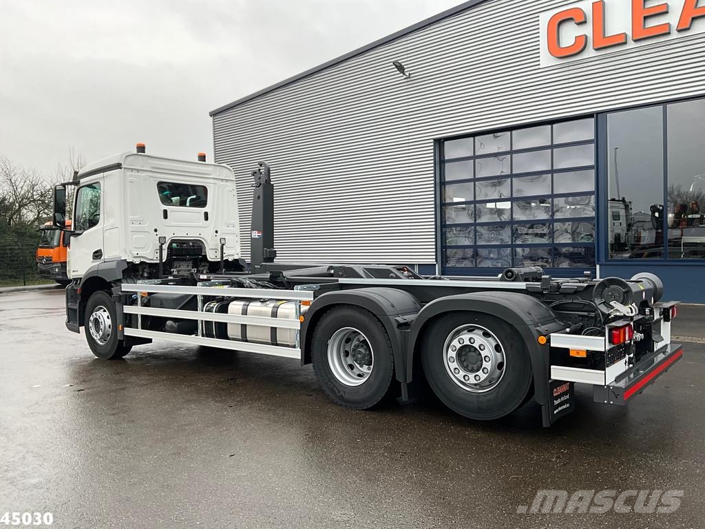 Mercedes-Benz Actros 2643 VDL 21 Ton haakarmsysteem Камиони с кран с кука