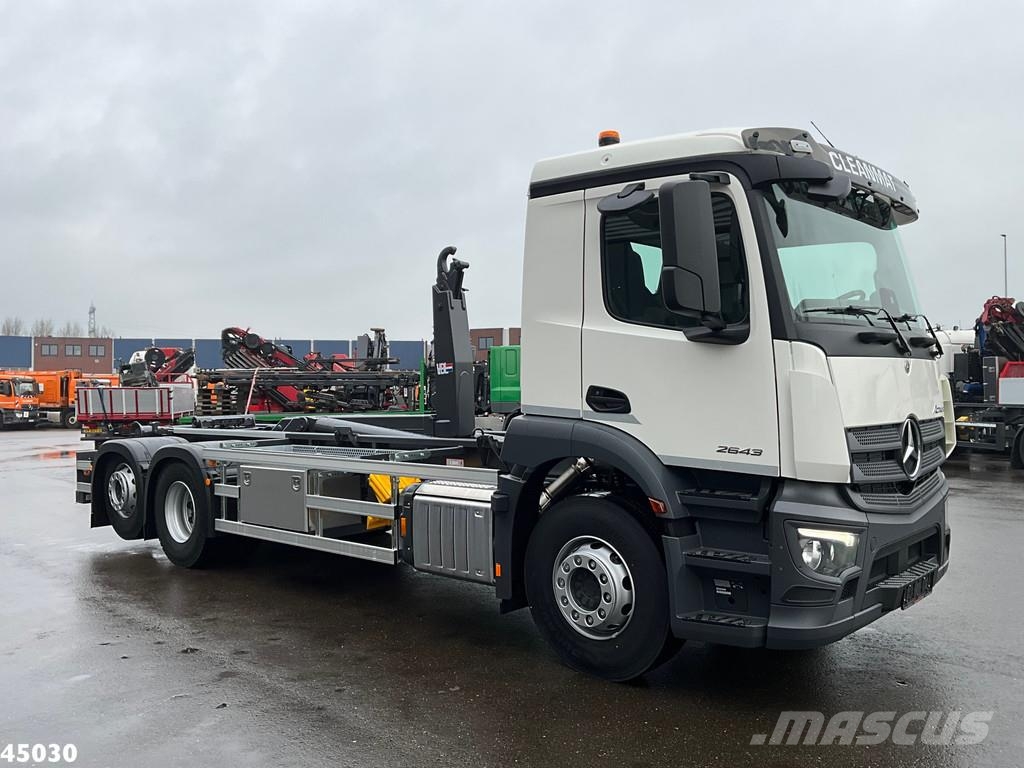 Mercedes-Benz Actros 2643 VDL 21 Ton haakarmsysteem Камиони с кран с кука