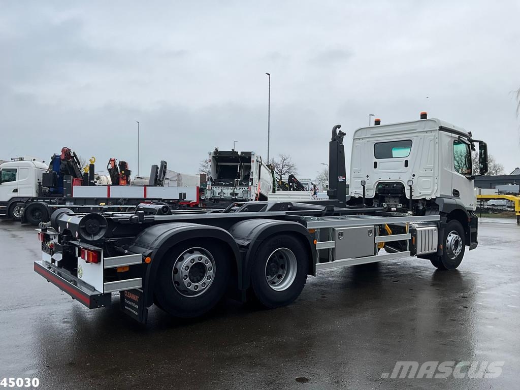 Mercedes-Benz Actros 2643 VDL 21 Ton haakarmsysteem Камиони с кран с кука