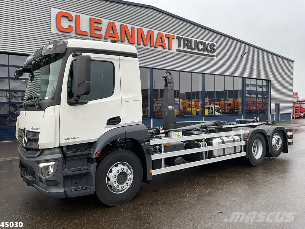 Mercedes-Benz Actros 2643 VDL 21 Ton haakarmsysteem Камиони с кран с кука