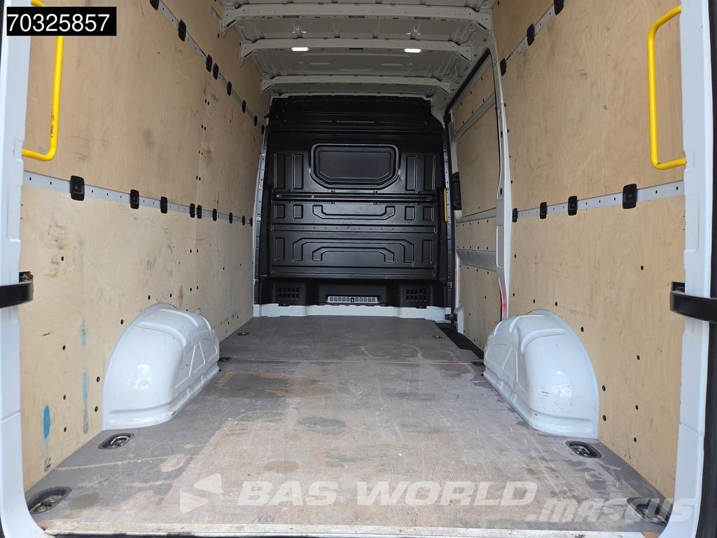 Volkswagen Crafter 140pk L3H3 - Aire Acondicionado - Navegaci شاحنة مقفلة