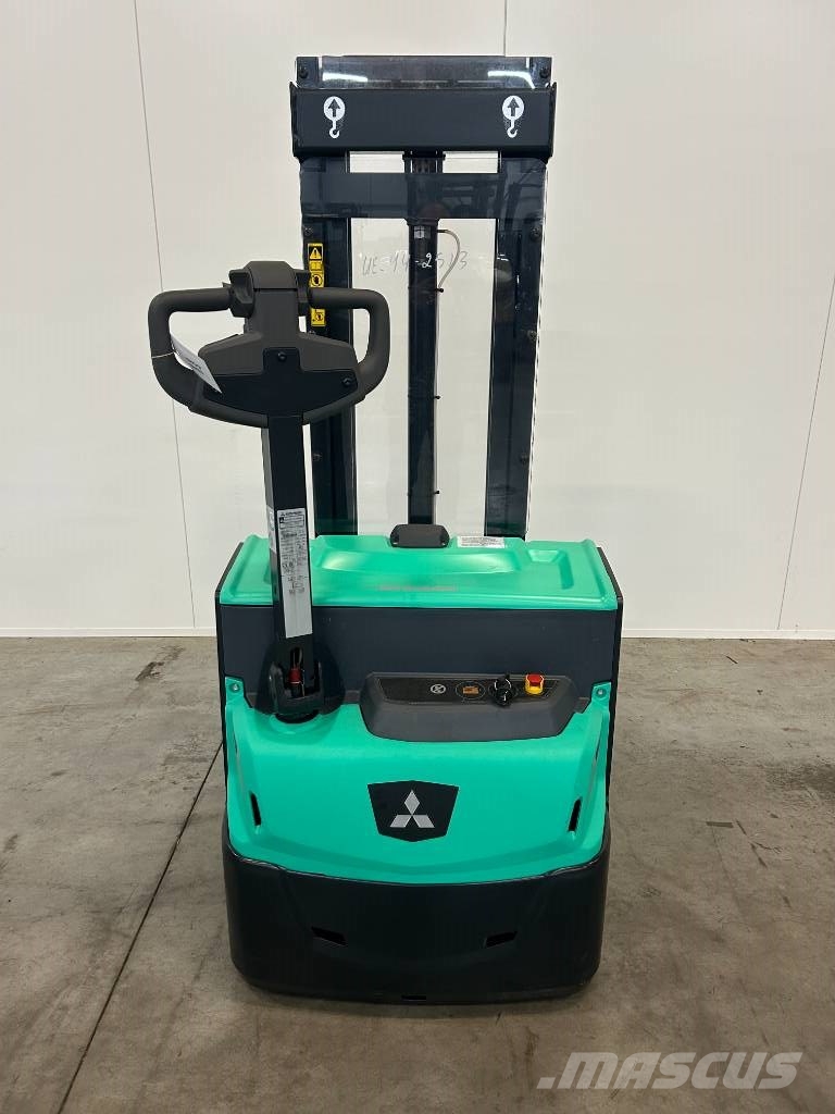 Mitsubishi SBP 10 N3 行走控制式堆積機