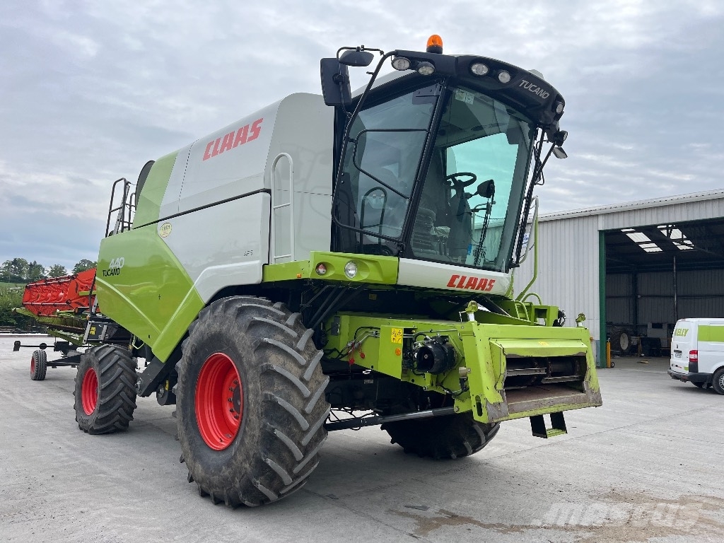 CLAAS Tucano 440 Kombajny zbożowe