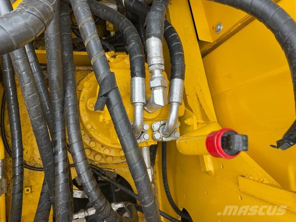 Komatsu PC 210 대형 굴삭기 29톤 이상