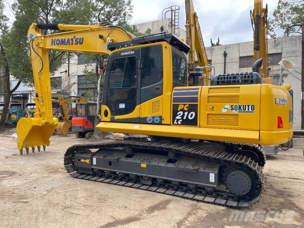 Komatsu PC 210 대형 굴삭기 29톤 이상