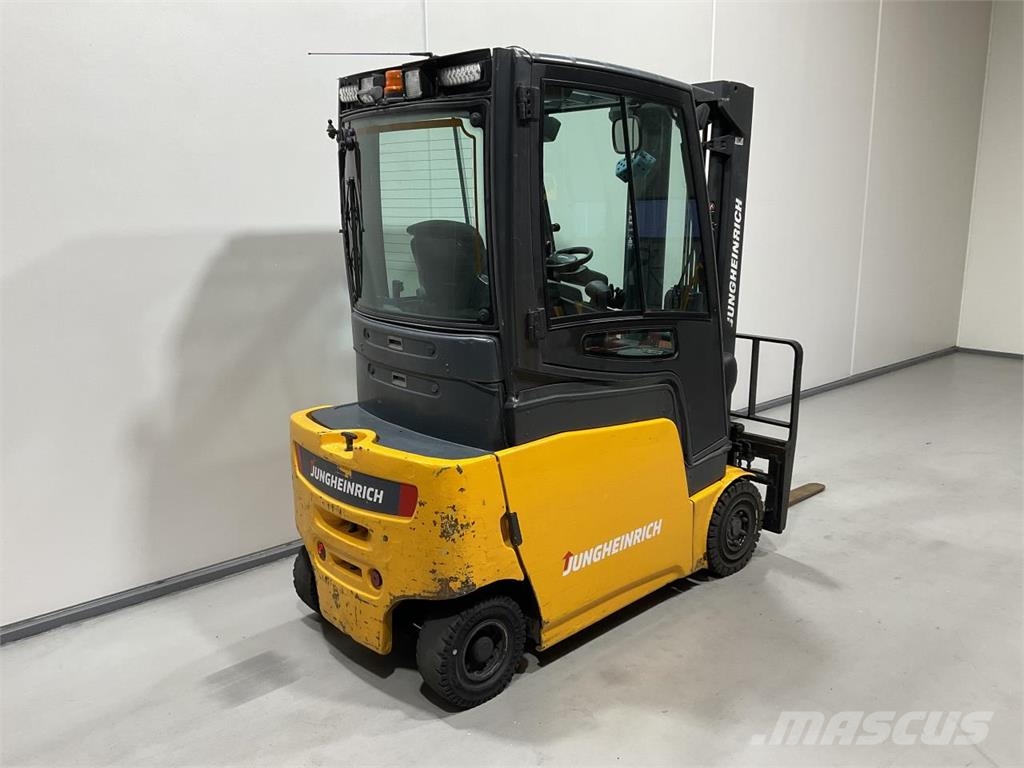 Jungheinrich EFG 320 Elektriskie autoiekrāvēji
