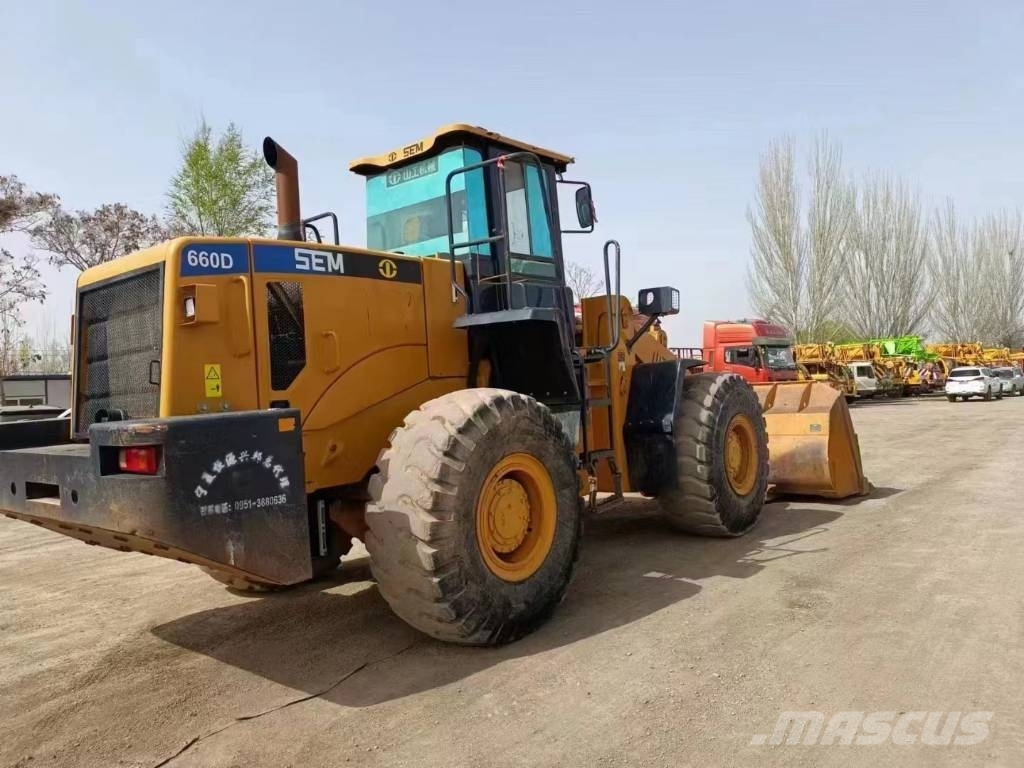 SEM 660D Колесни товарачи
