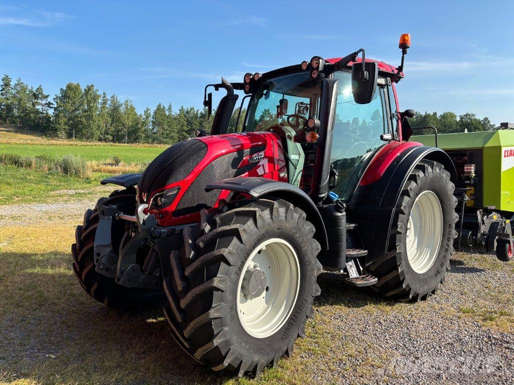 Valtra N154 Traktoren