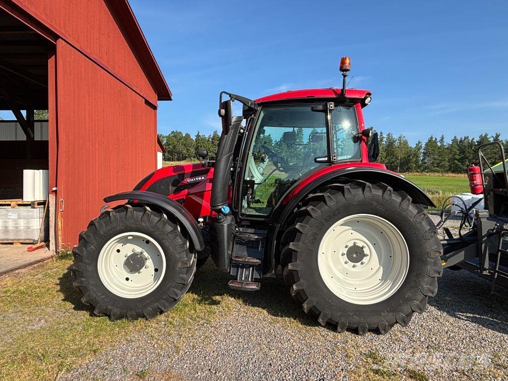 Valtra N154 Traktoren