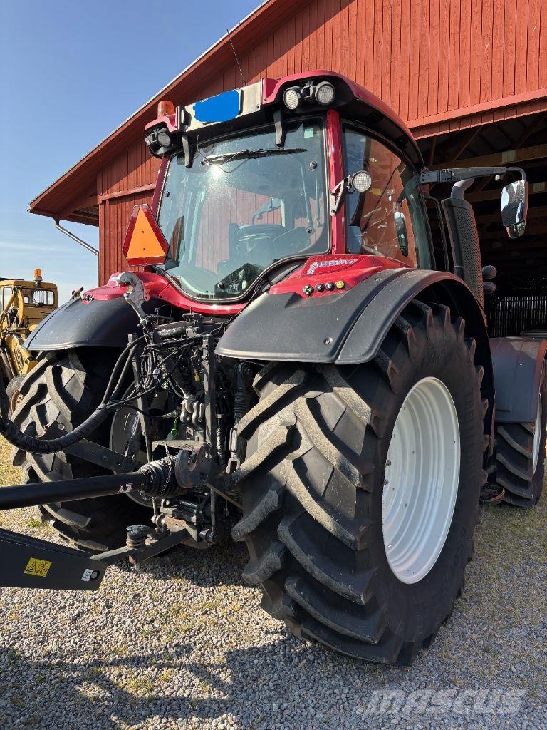 Valtra N154 Traktoren