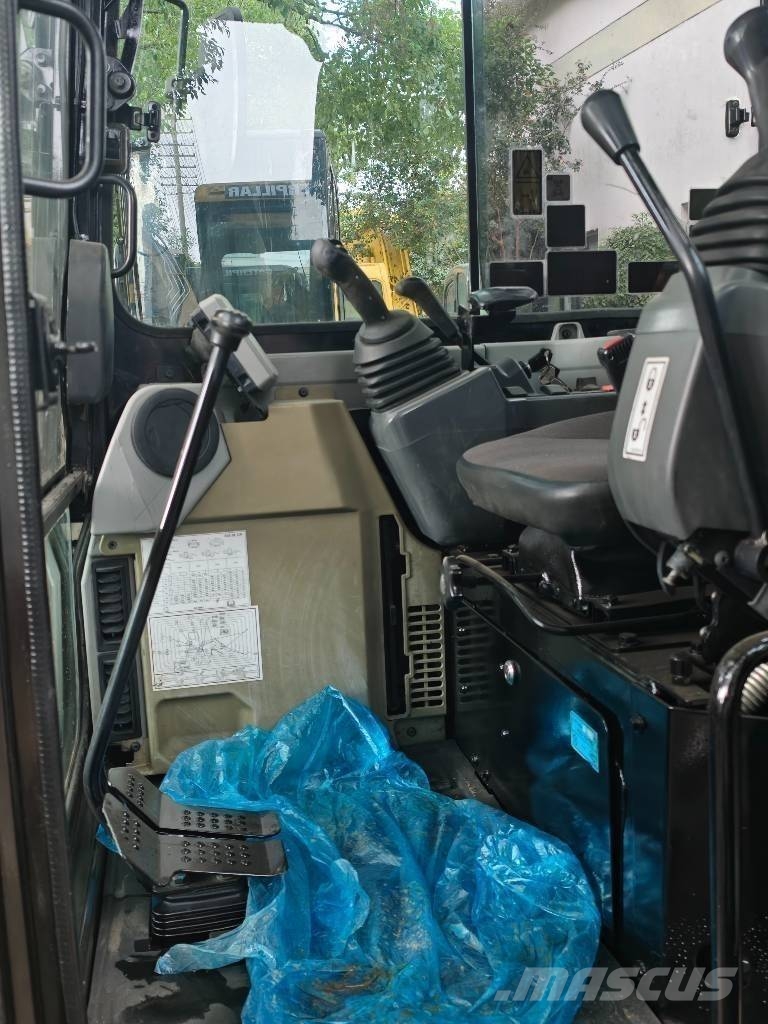 CAT 303.5E 小型挖掘机