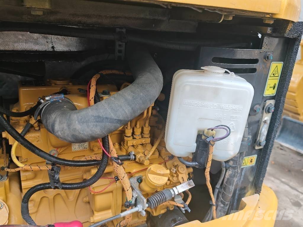 CAT 303.5E 小型挖掘机