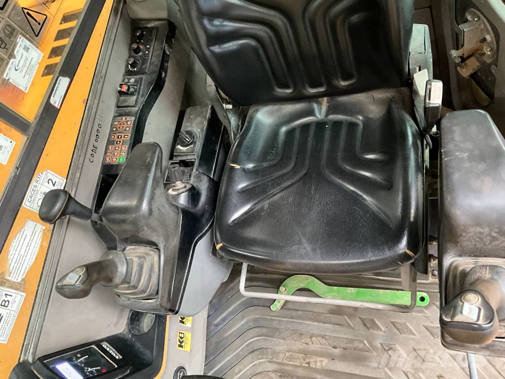 Volvo ECR 88 D 中型油圧ショベル 7ｔ-12ｔ（ユンボ・パワーショベル・バックホー）