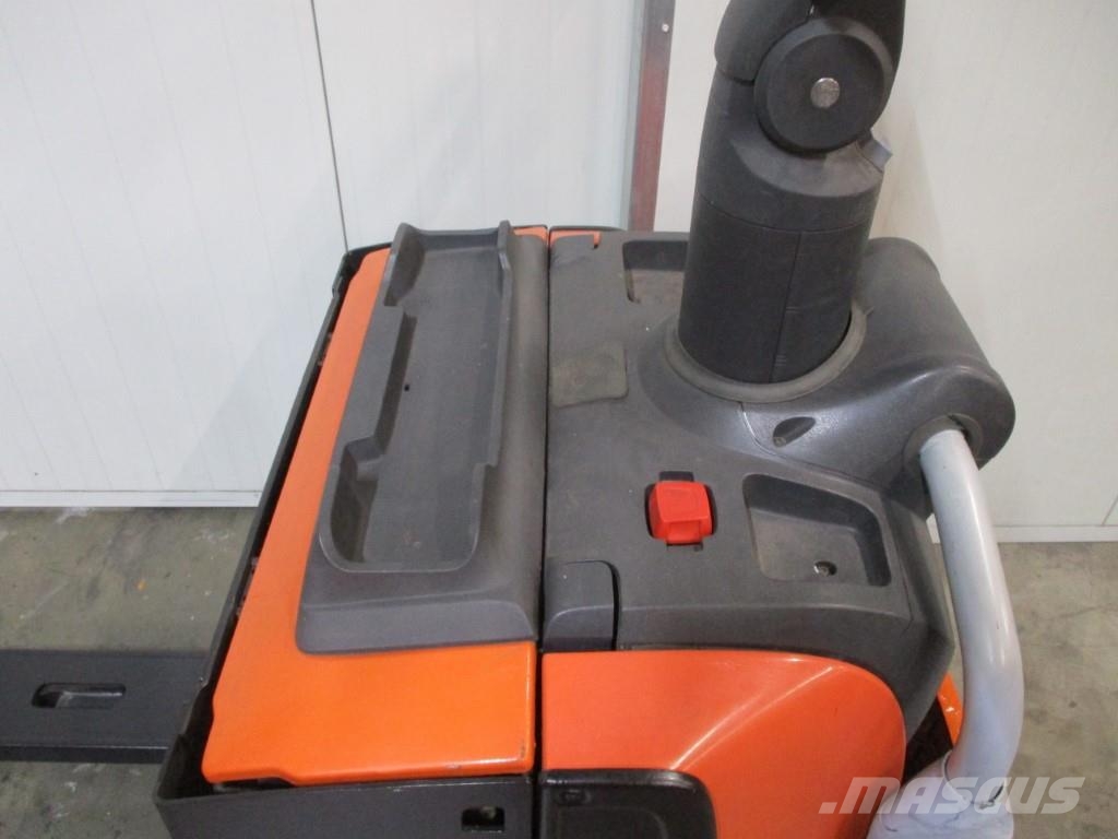 Toyota LPE250 平台型低架升降機