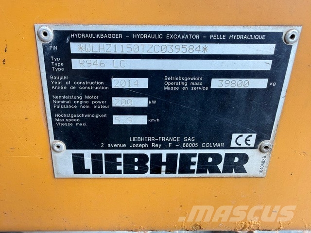 Liebherr R 946 with hammer Sloopgraafmachines