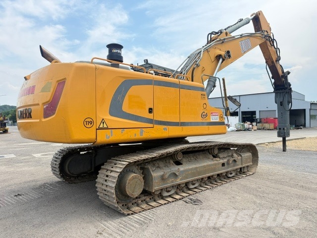 Liebherr R 946 with hammer Sloopgraafmachines