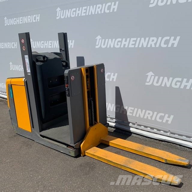 Jungheinrich EKS 110 Z Машини за комисиониране средноповдигачи