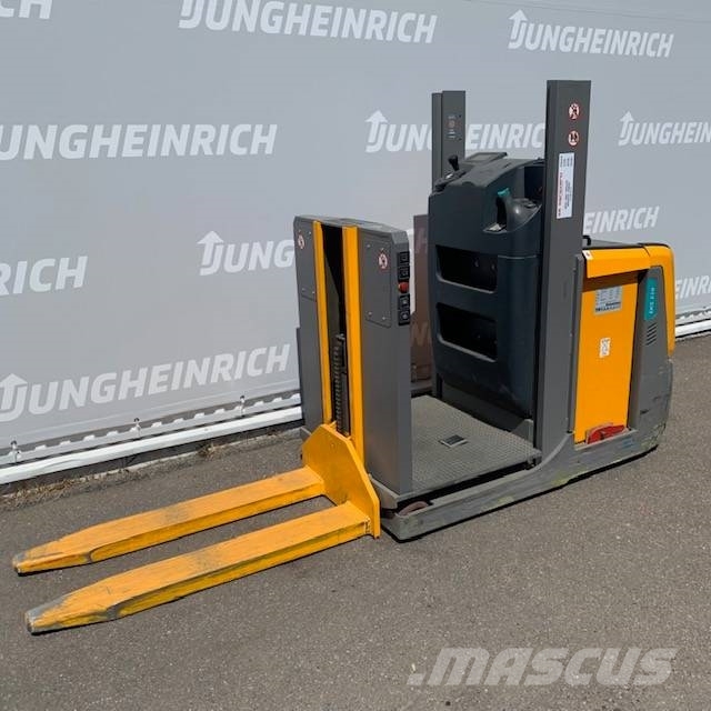 Jungheinrich EKS 110 Z Машини за комисиониране средноповдигачи