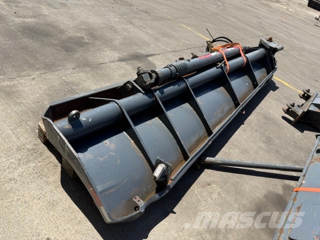 Volvo Hydraulic Snow Wing to suit Motor Grader معدات تمهيد الطرق