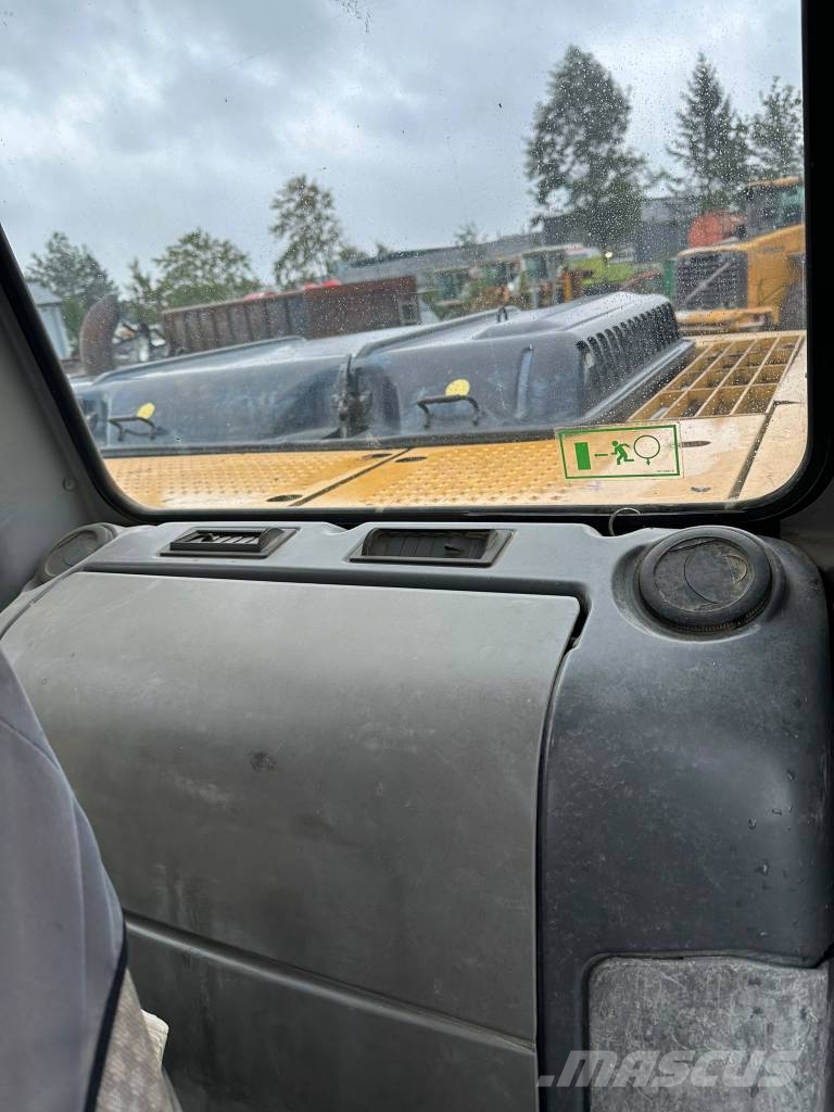 CAT 320DL Telakaivukoneet