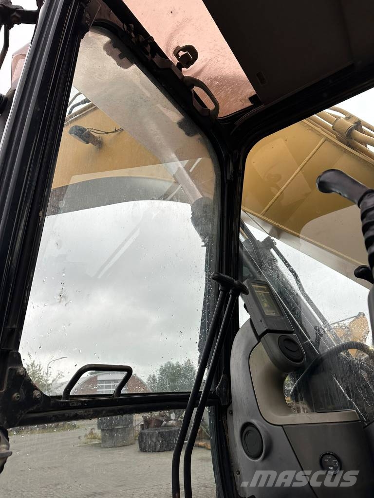 CAT 320DL Telakaivukoneet