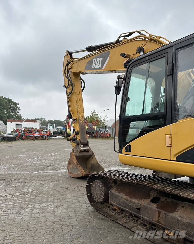 CAT 320DL Telakaivukoneet