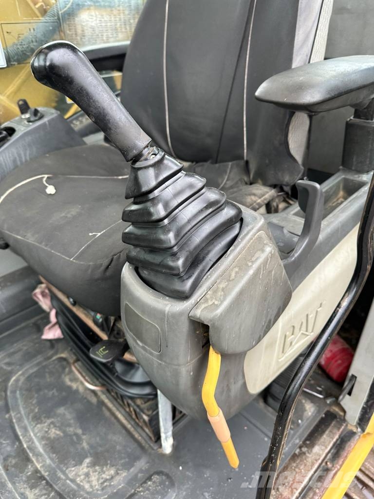 CAT 320DL Telakaivukoneet