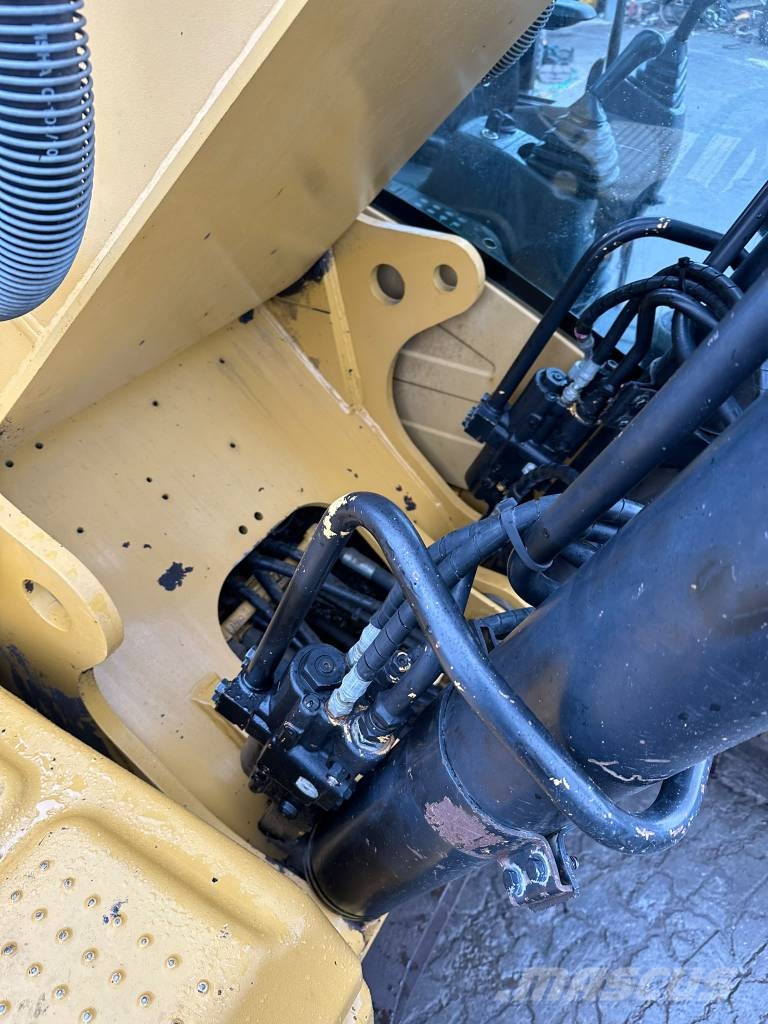 CAT 320DL Telakaivukoneet
