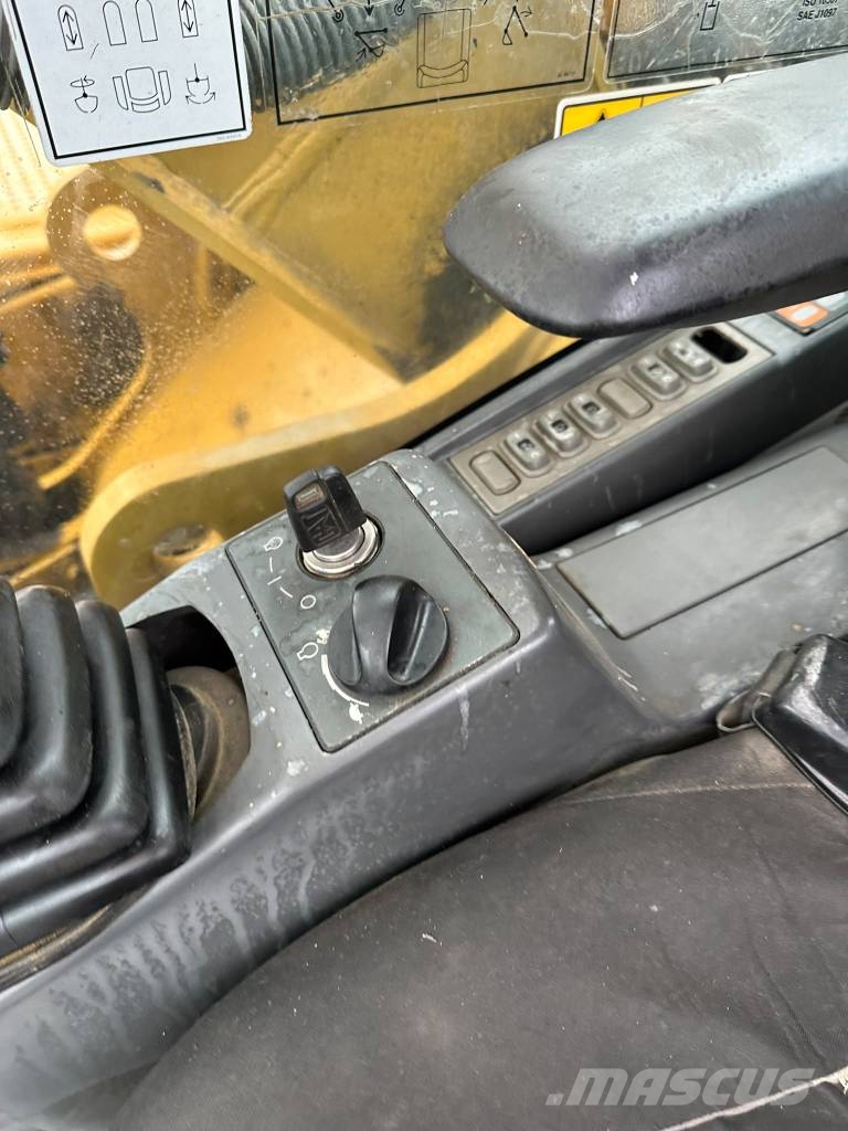 CAT 320DL Telakaivukoneet