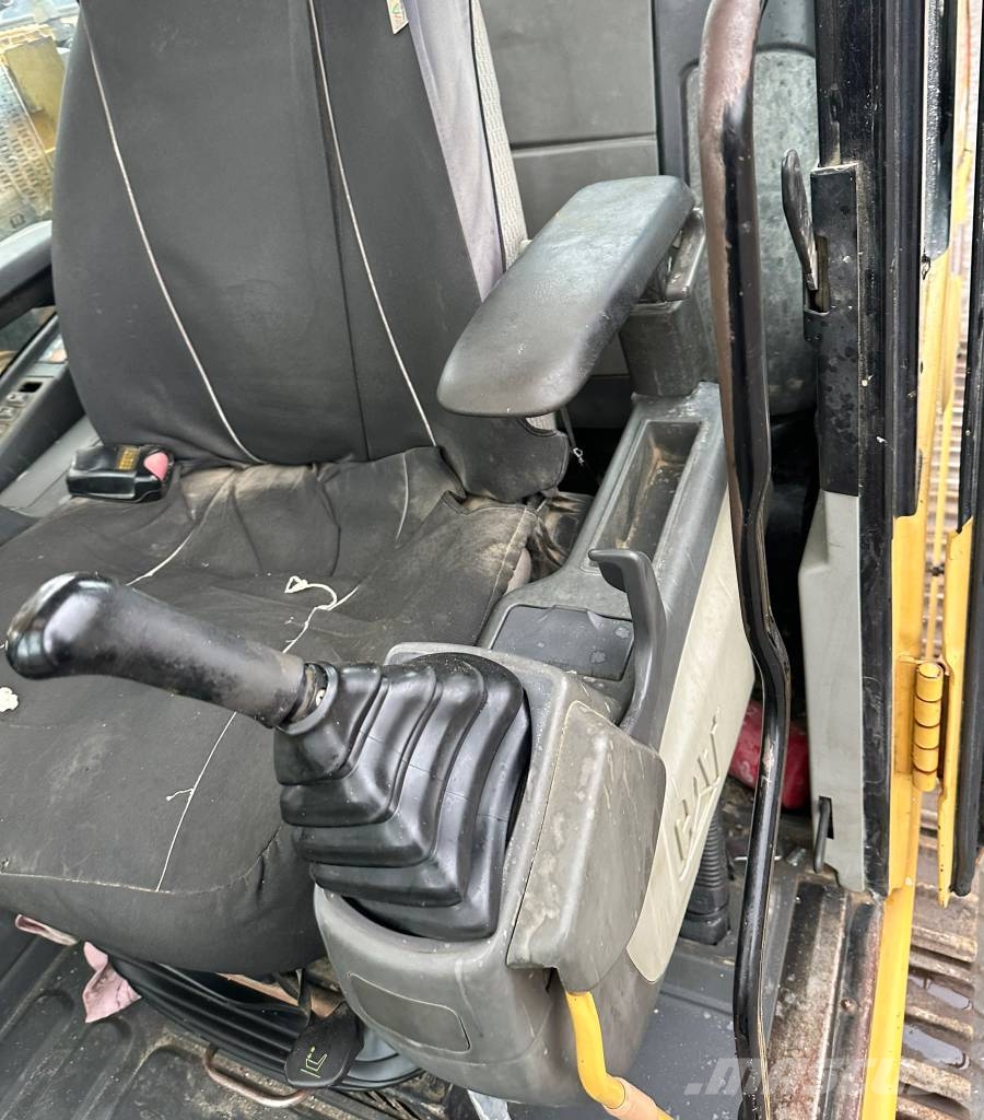 CAT 320DL Telakaivukoneet